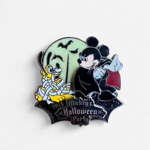 Vampire Mickey & Mummy Pluto Mickey's Halloween Pin